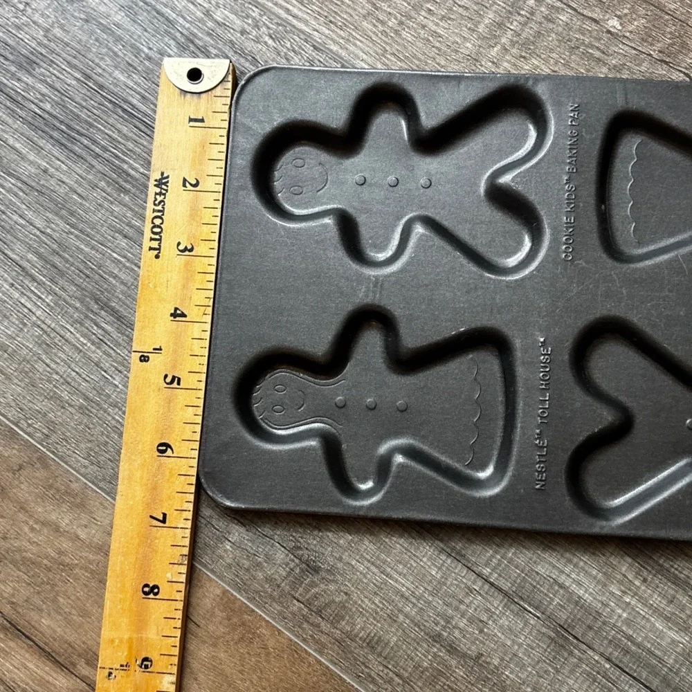 Nestle Toll House Gingerbread Man and Girl Cookie Kids Baking Pan 4 Cavity Gray